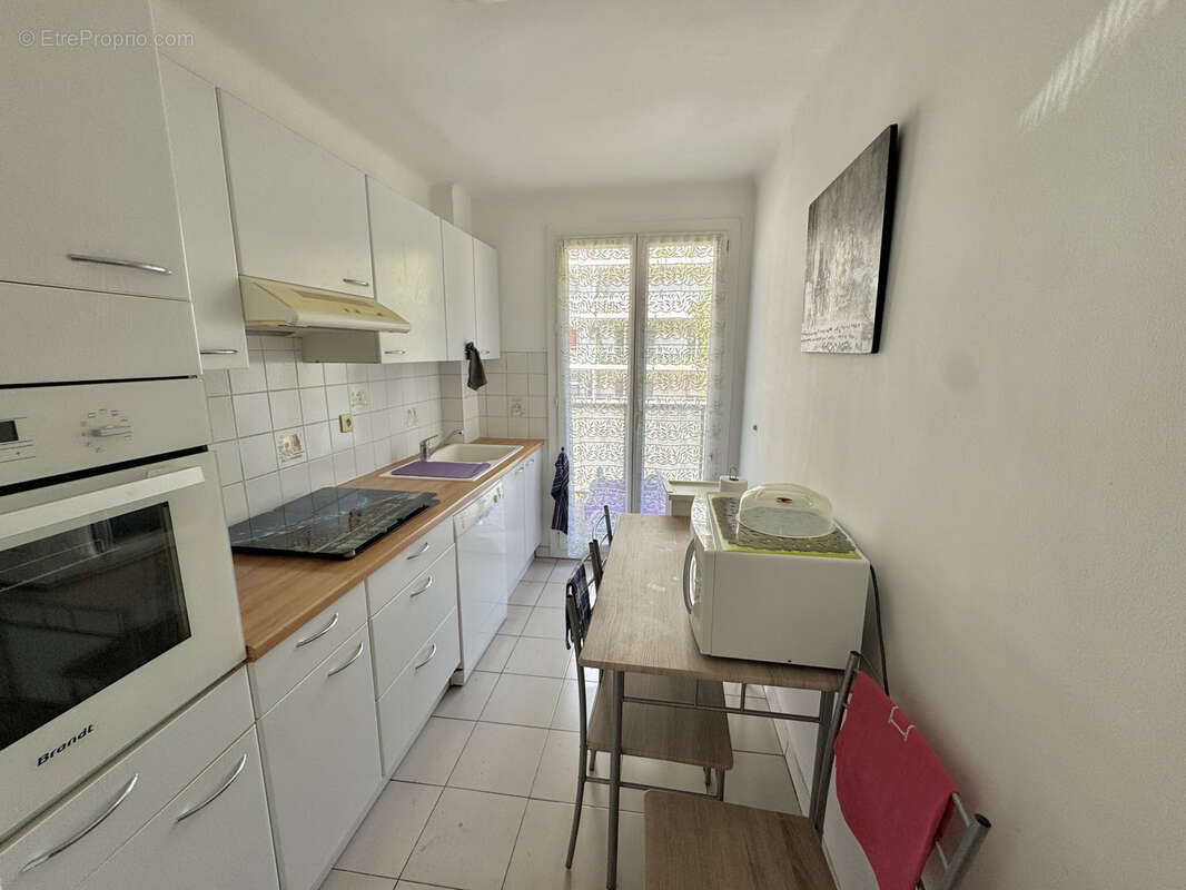 Appartement à MARSEILLE-4E