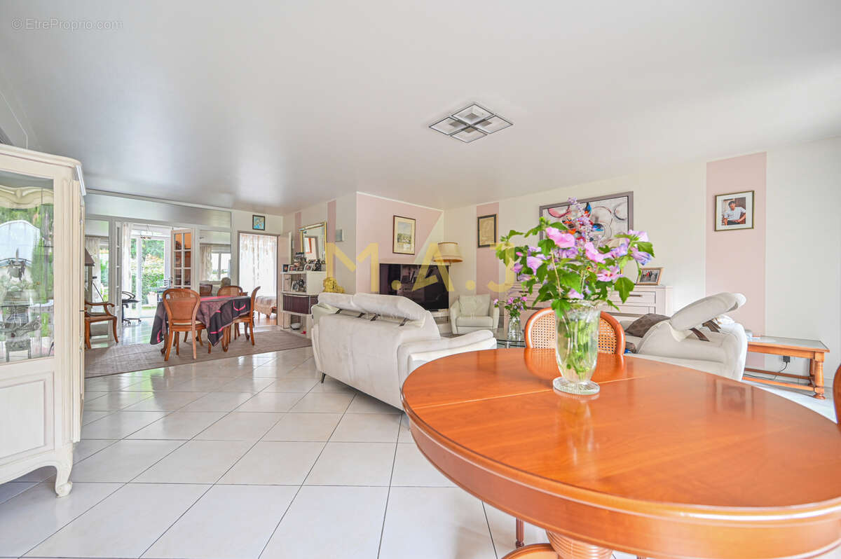 Appartement à LE PERREUX-SUR-MARNE