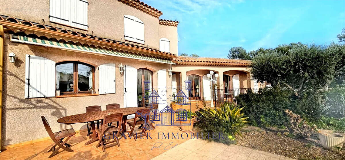 Maison à SAINT-CYR-SUR-MER