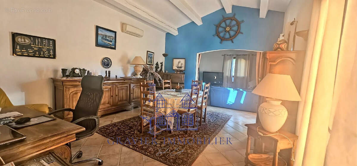 Maison à SAINT-CYR-SUR-MER