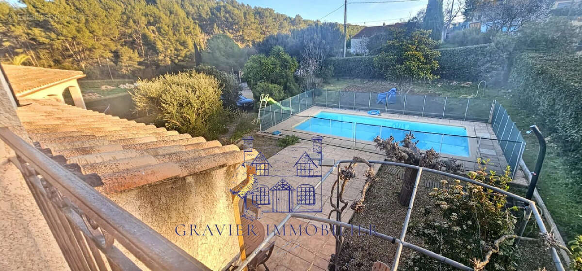 Maison à SAINT-CYR-SUR-MER