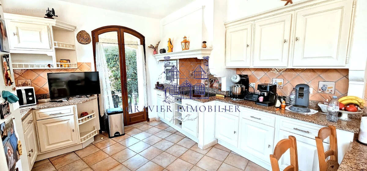 Maison à SAINT-CYR-SUR-MER