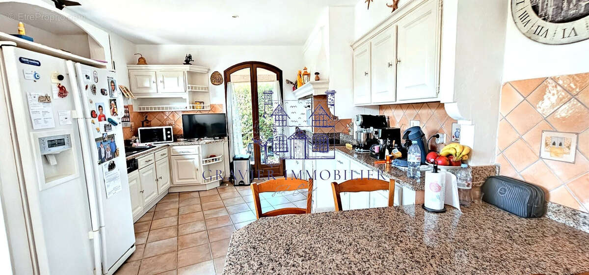 Maison à SAINT-CYR-SUR-MER