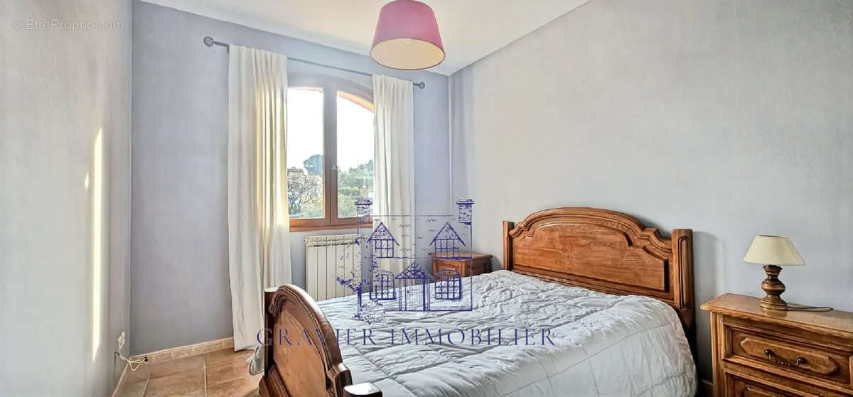 Maison à SAINT-CYR-SUR-MER