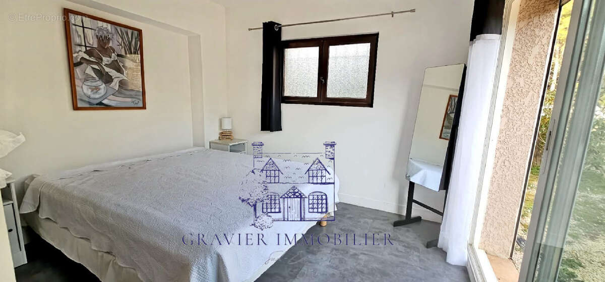 Maison à SAINT-CYR-SUR-MER