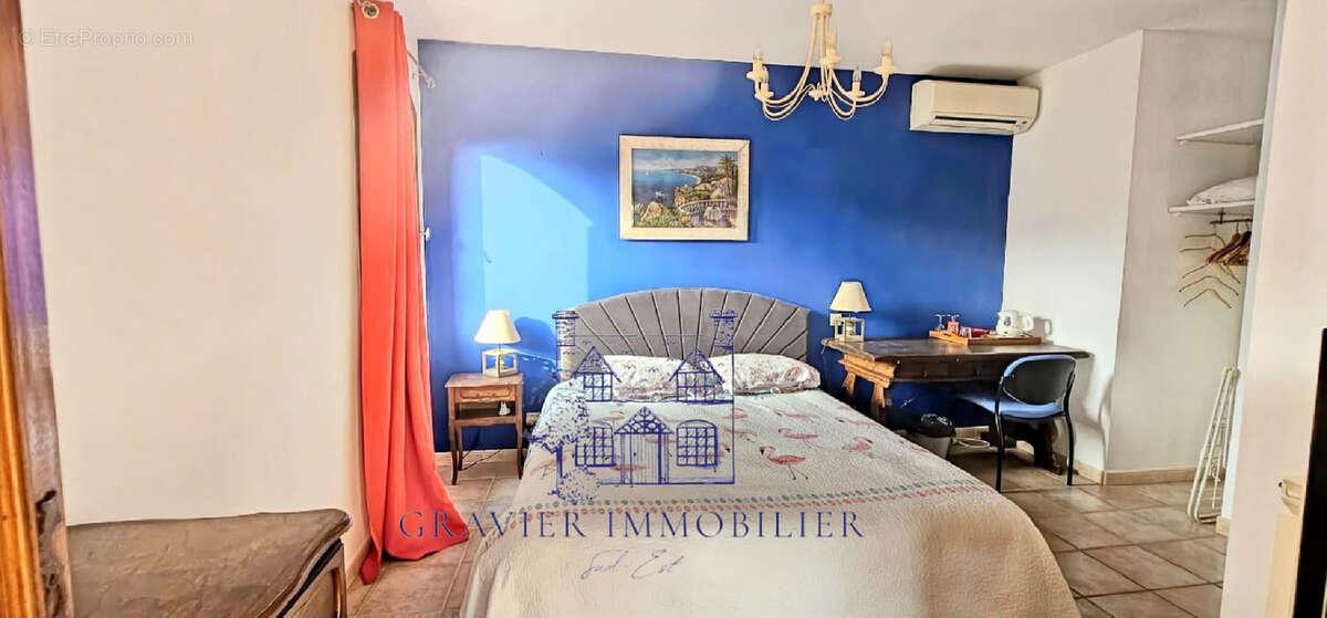 Maison à SAINT-CYR-SUR-MER