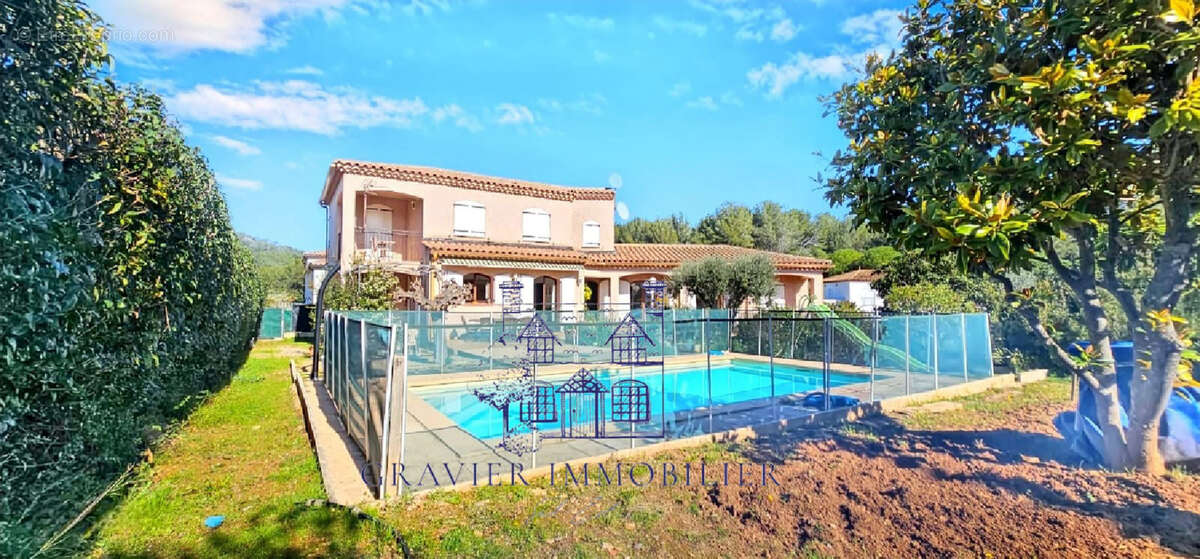 Maison à SAINT-CYR-SUR-MER