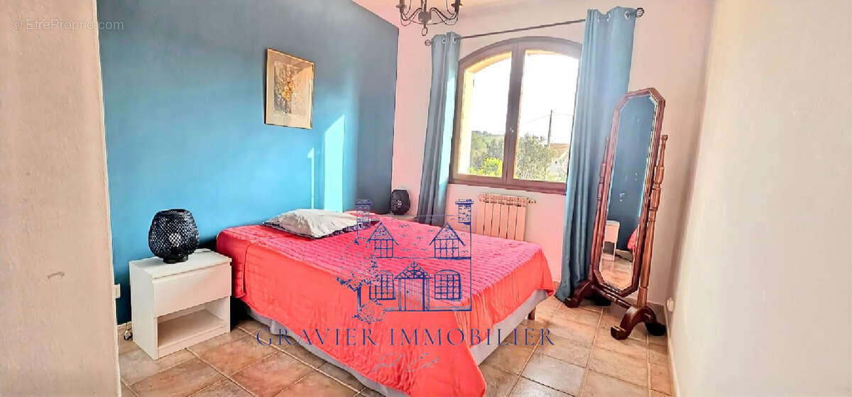 Maison à SAINT-CYR-SUR-MER