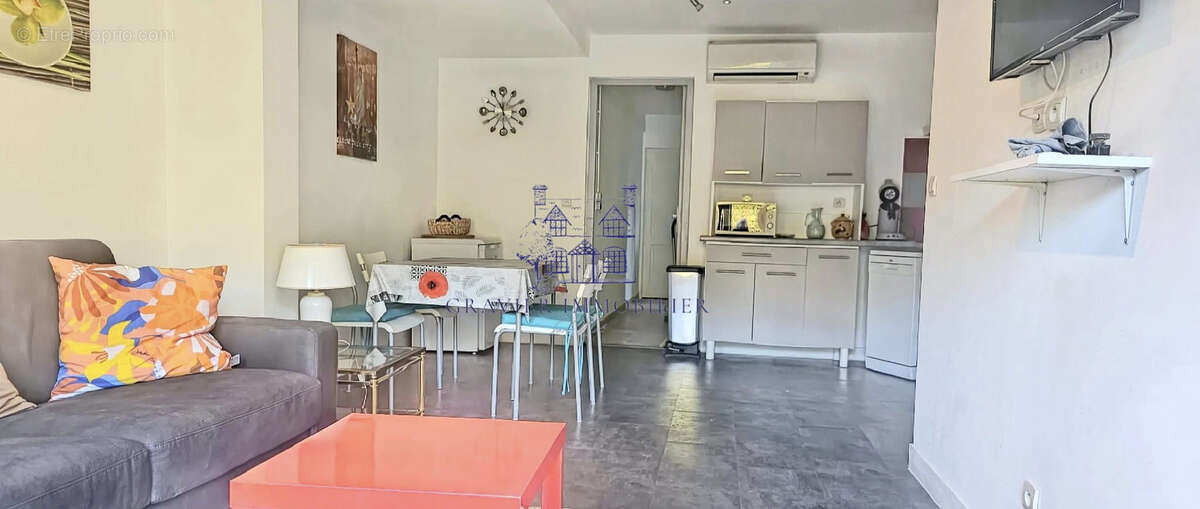 Maison à SAINT-CYR-SUR-MER