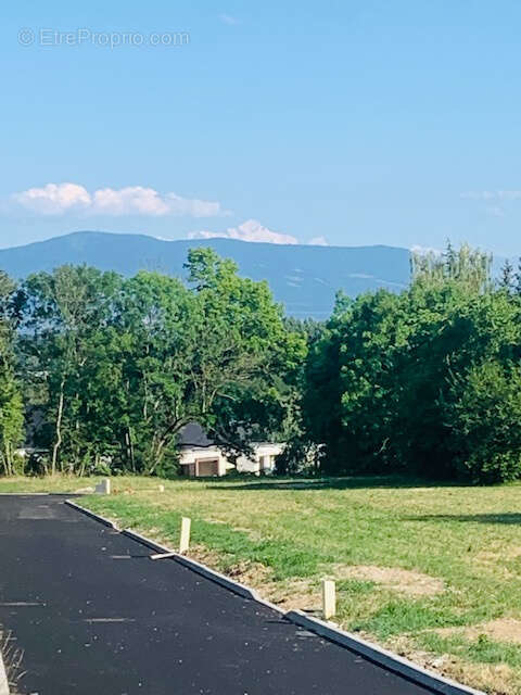 Terrain à DIVONNE-LES-BAINS