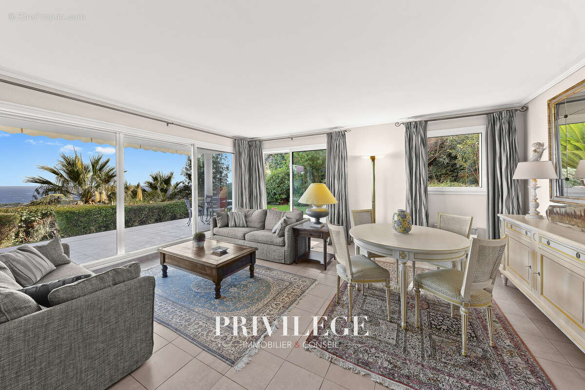 Appartement à MANDELIEU-LA-NAPOULE