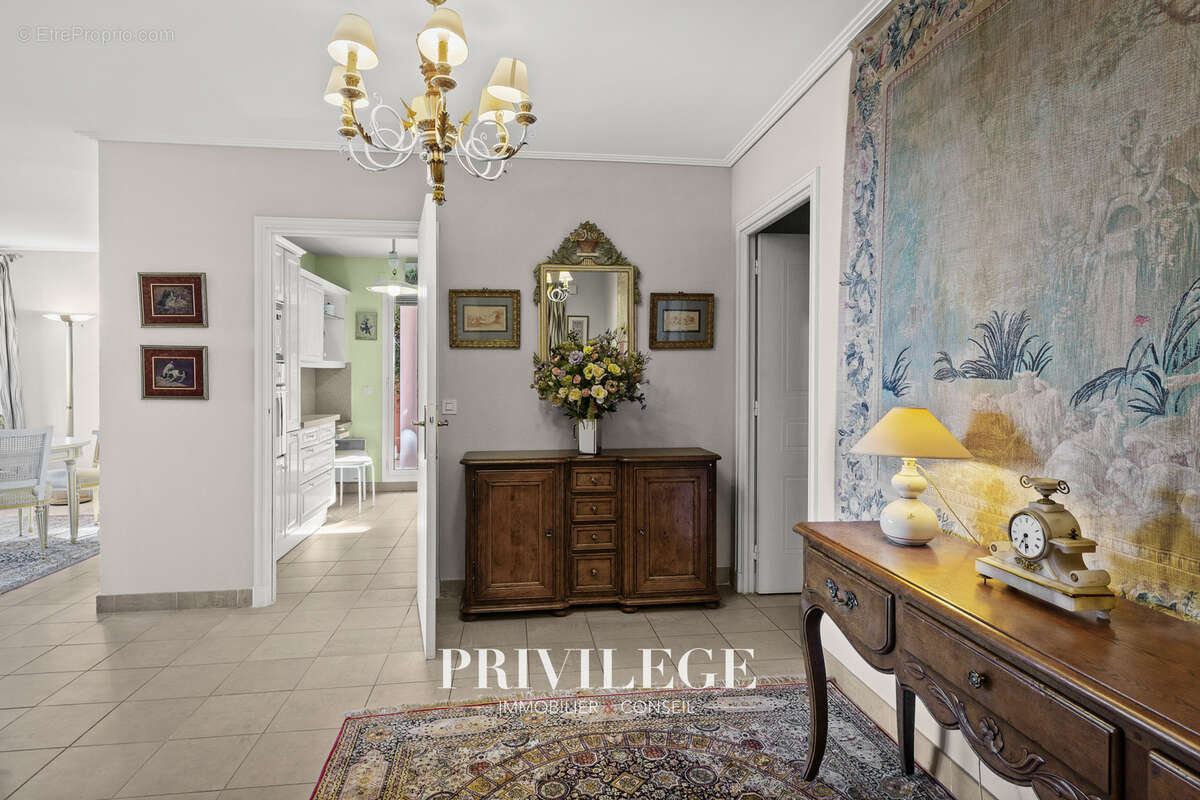 Appartement à MANDELIEU-LA-NAPOULE