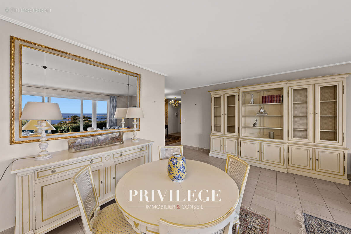 Appartement à MANDELIEU-LA-NAPOULE