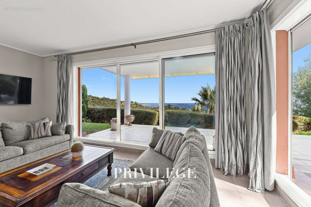 Appartement à MANDELIEU-LA-NAPOULE