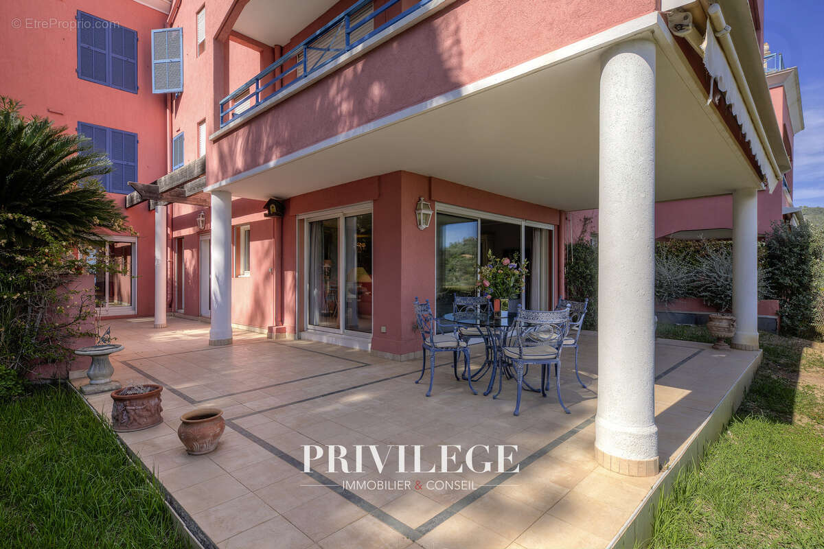 Appartement à MANDELIEU-LA-NAPOULE