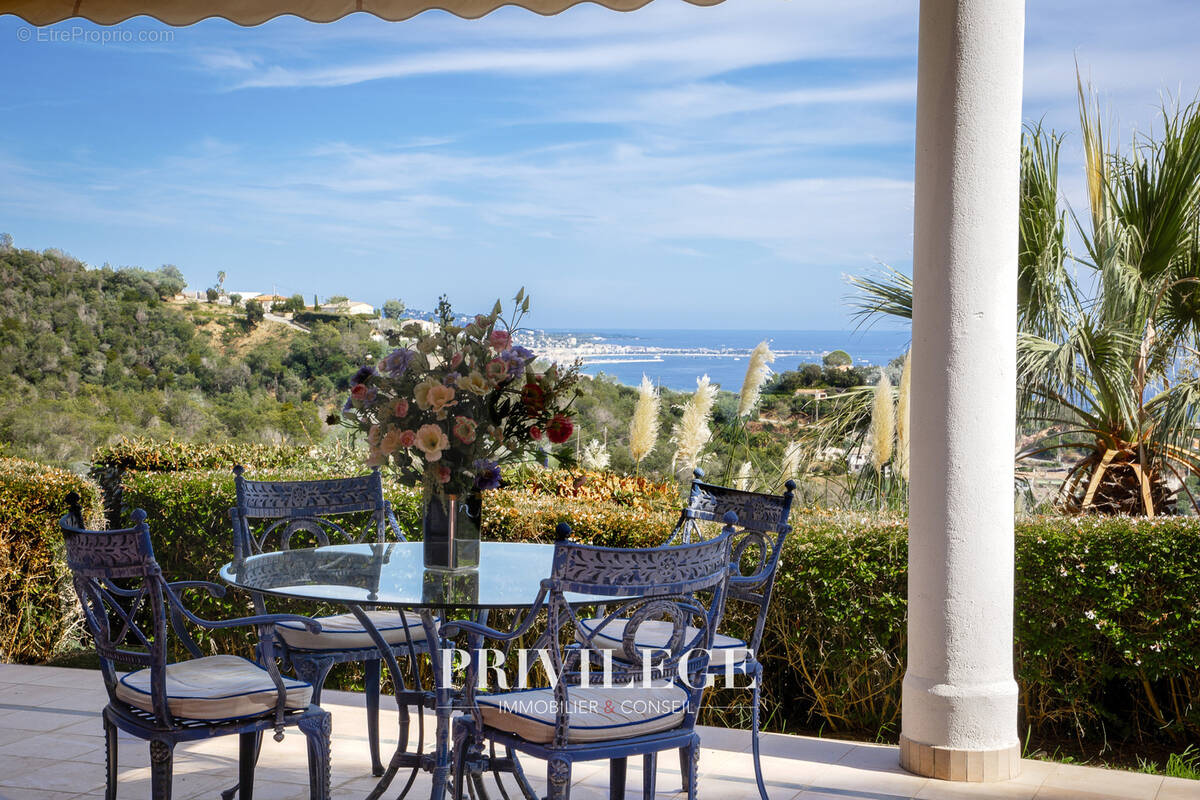 Appartement à MANDELIEU-LA-NAPOULE