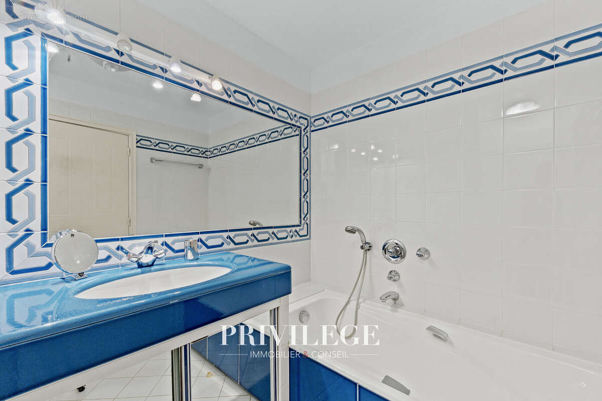 Appartement à MANDELIEU-LA-NAPOULE