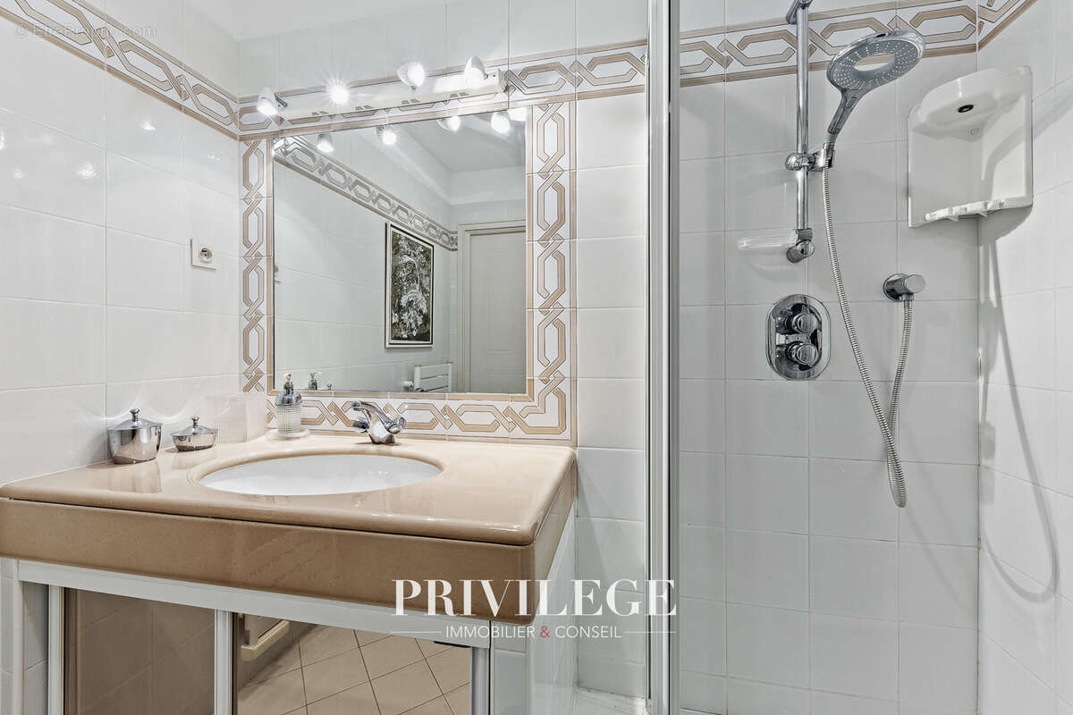 Appartement à MANDELIEU-LA-NAPOULE