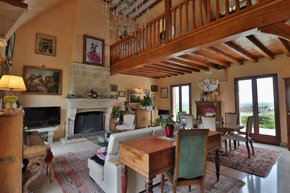 Maison à SAINTE-SAVINE