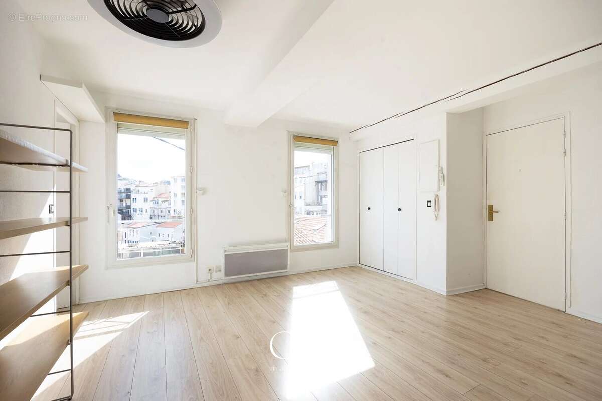 Appartement à MARSEILLE-7E