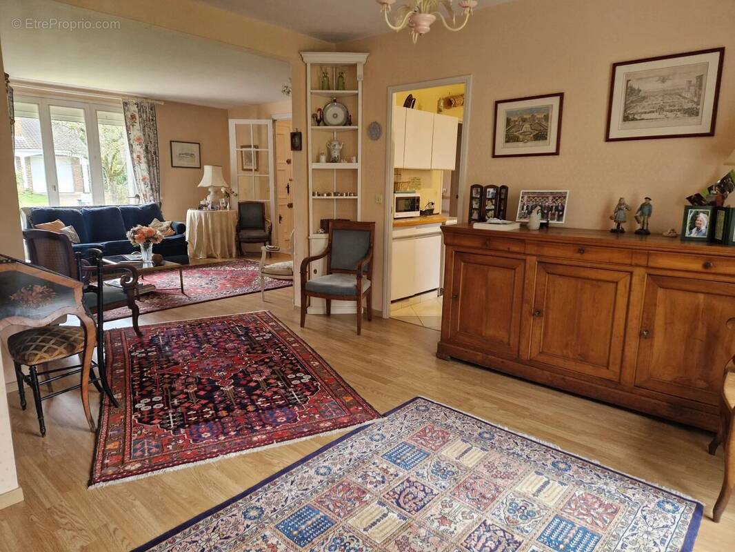 Maison à VOISINS-LE-BRETONNEUX