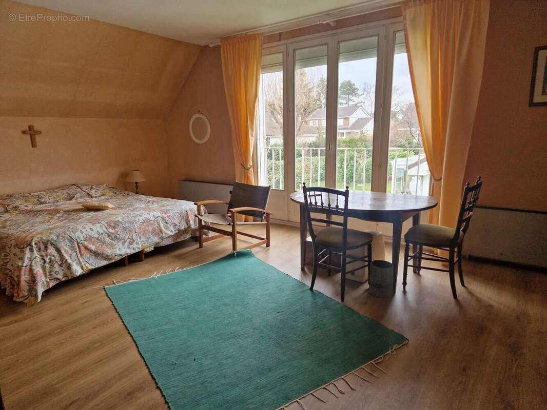 Maison à VOISINS-LE-BRETONNEUX