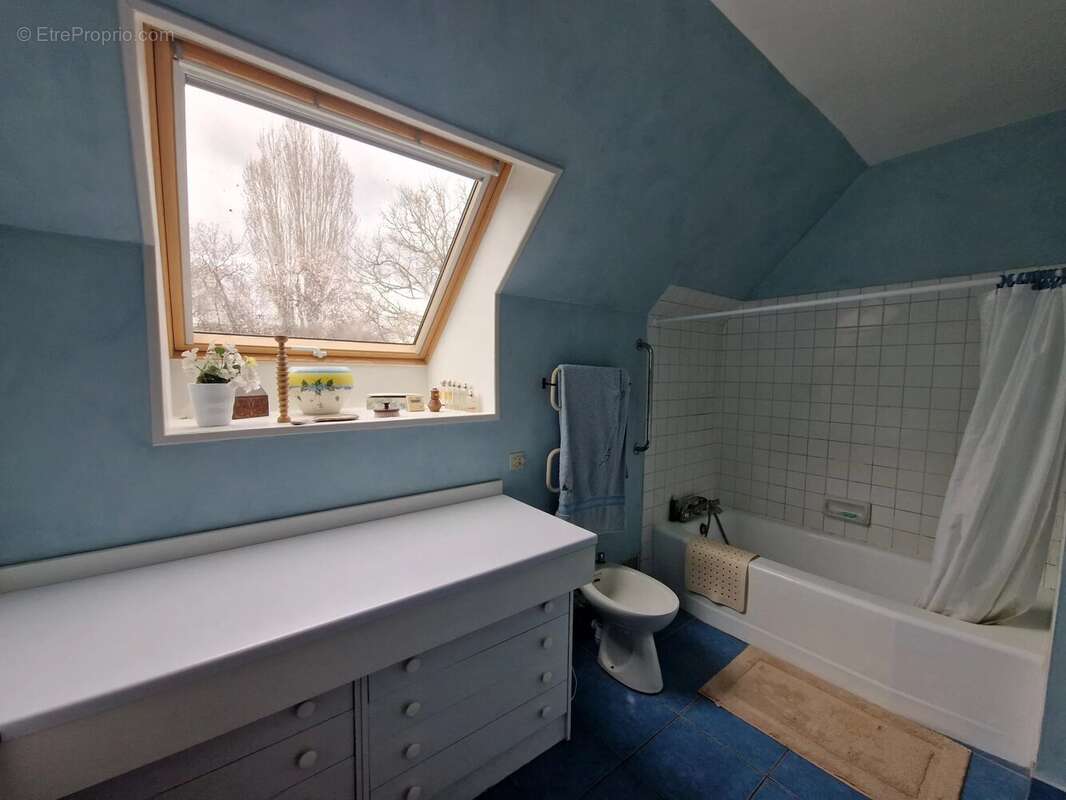 Maison à VOISINS-LE-BRETONNEUX