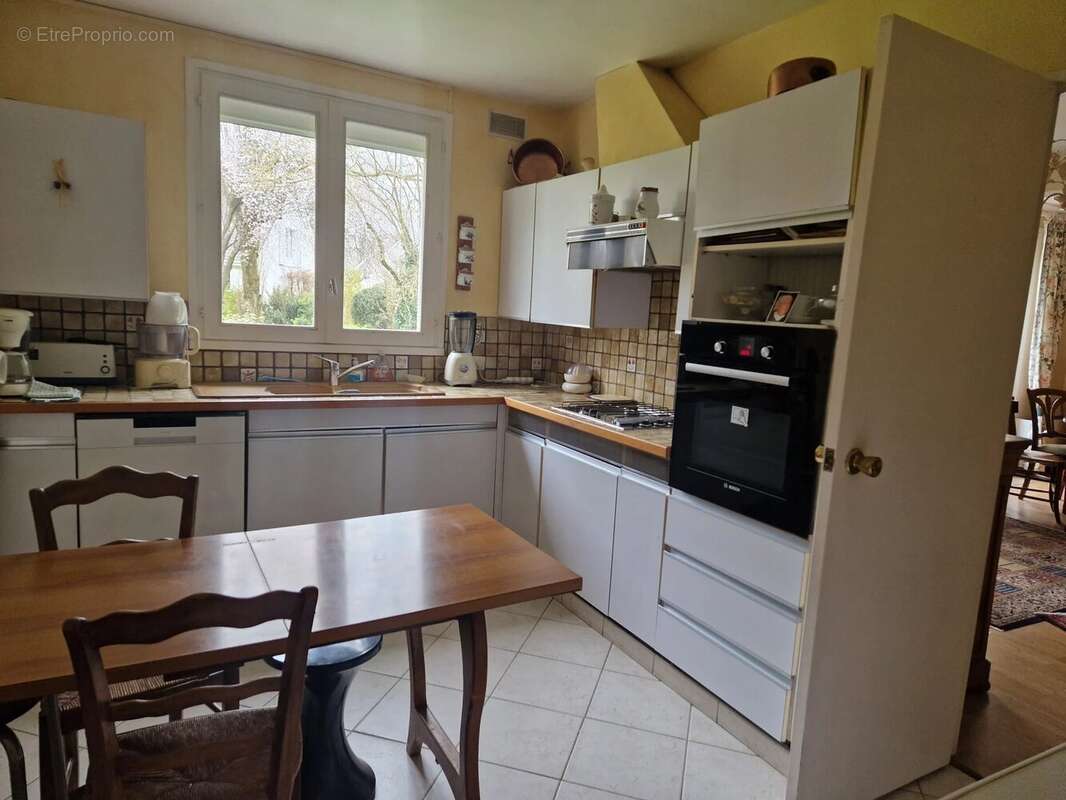 Maison à VOISINS-LE-BRETONNEUX