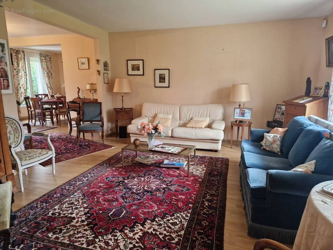 Maison à VOISINS-LE-BRETONNEUX