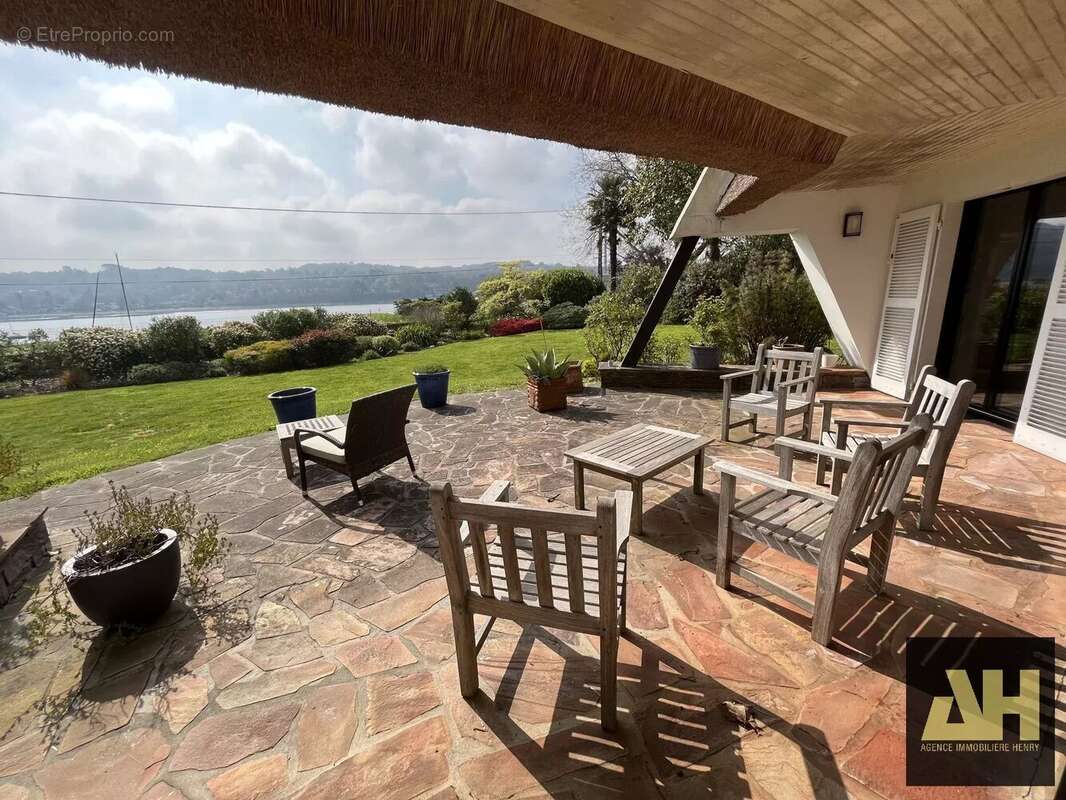 Maison à LE RELECQ-KERHUON