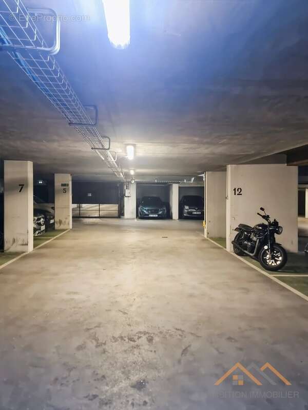 Parking à PARIS-15E