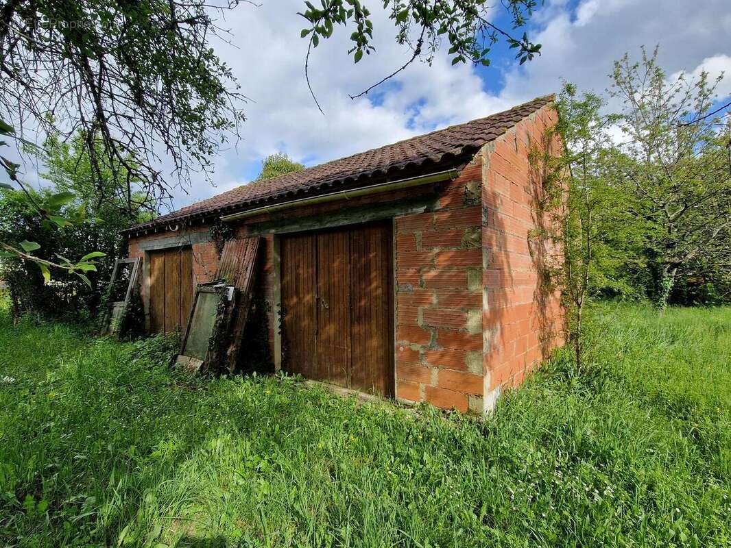 Double garage - Maison à LE BUGUE