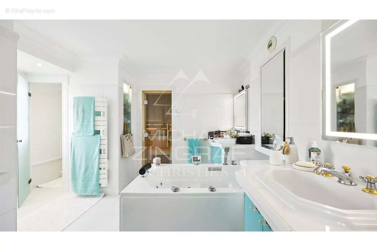 Appartement à MANDELIEU-LA-NAPOULE