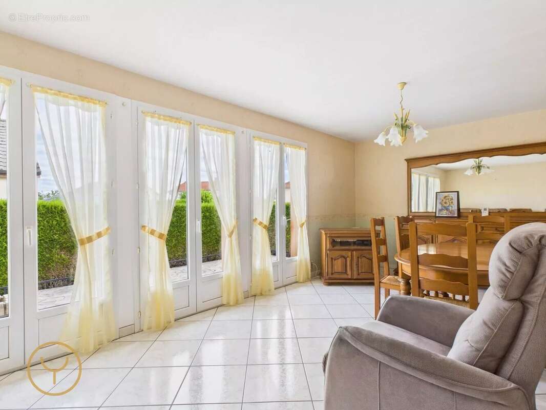 Maison à SAINT-JUST-SAUVAGE