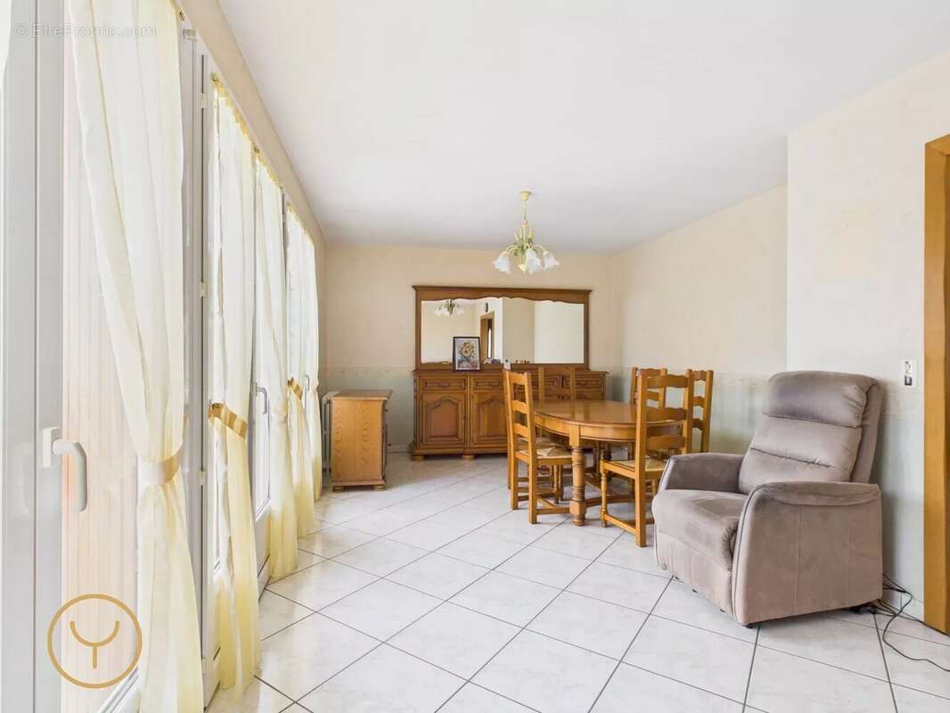 Maison à SAINT-JUST-SAUVAGE