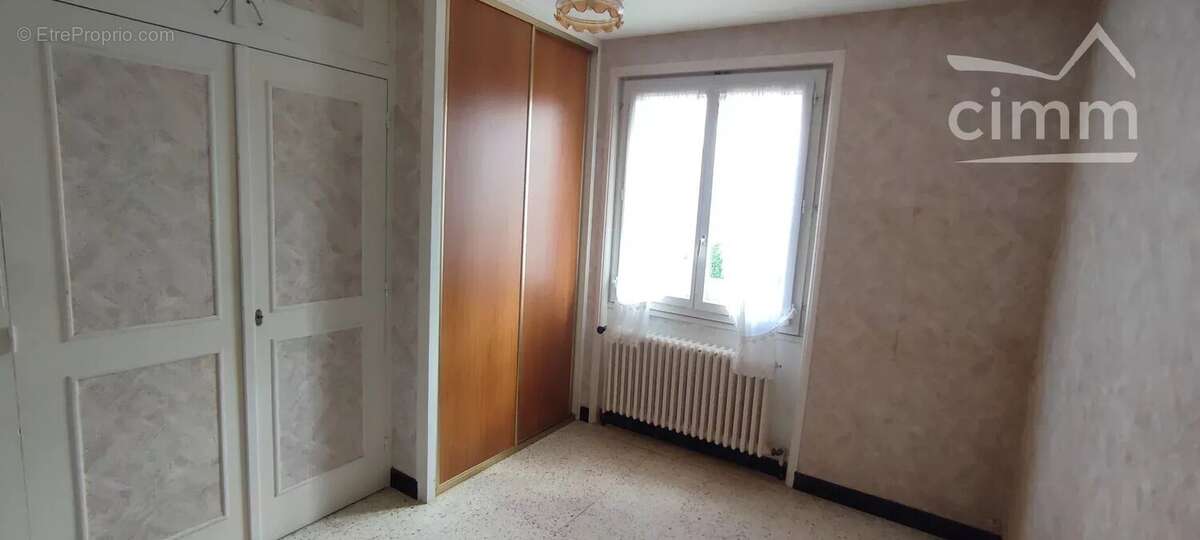 Maison à SELLES-SAINT-DENIS