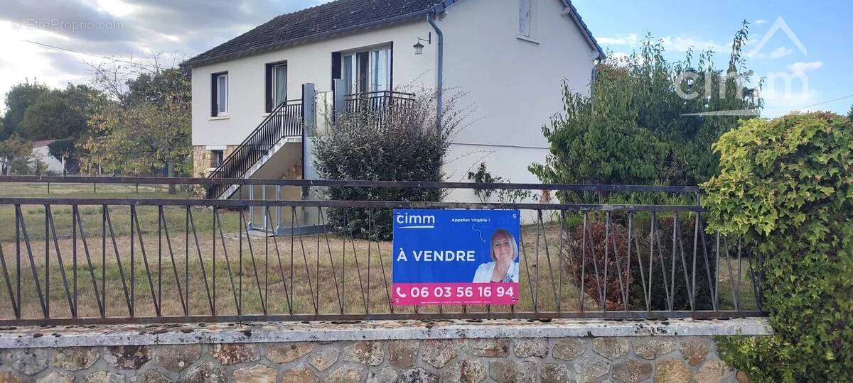 Maison à SELLES-SAINT-DENIS