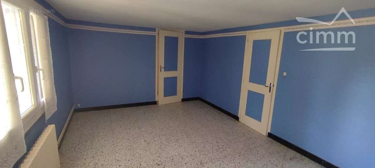 Maison à SELLES-SAINT-DENIS