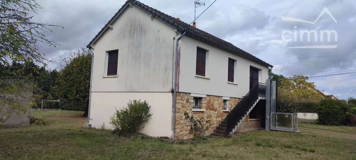 Maison à SELLES-SAINT-DENIS