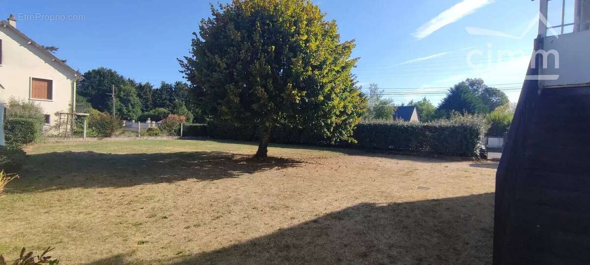 Maison à SELLES-SAINT-DENIS