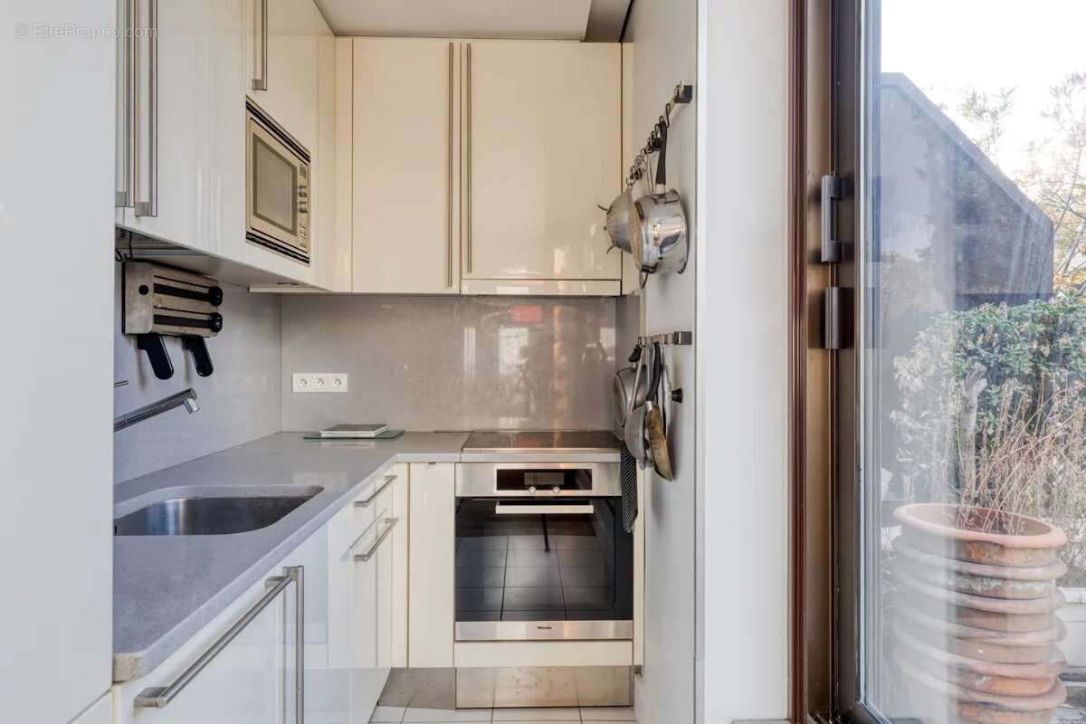 Appartement à PARIS-8E