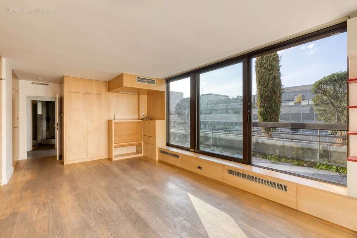 Appartement à PARIS-8E