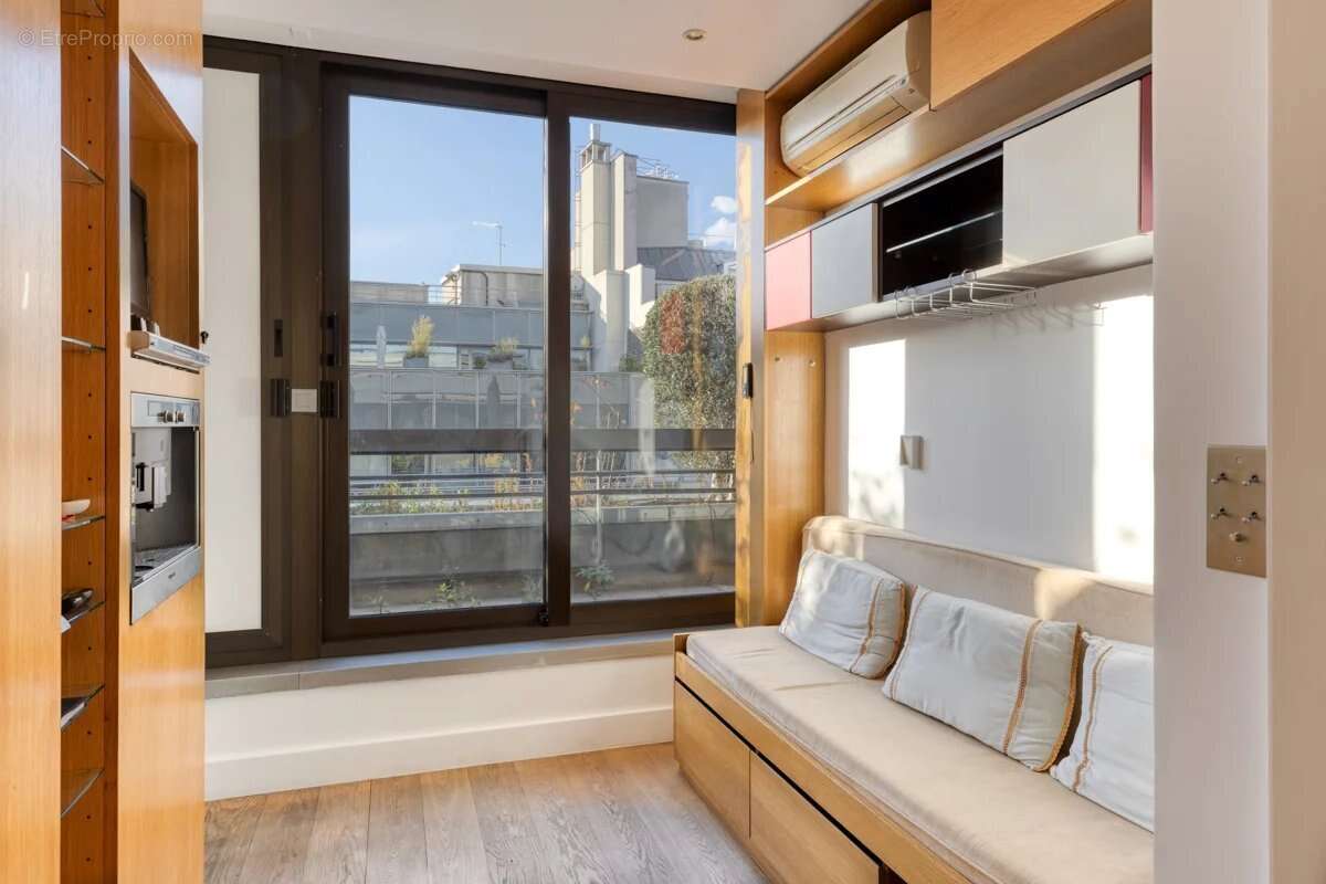 Appartement à PARIS-8E