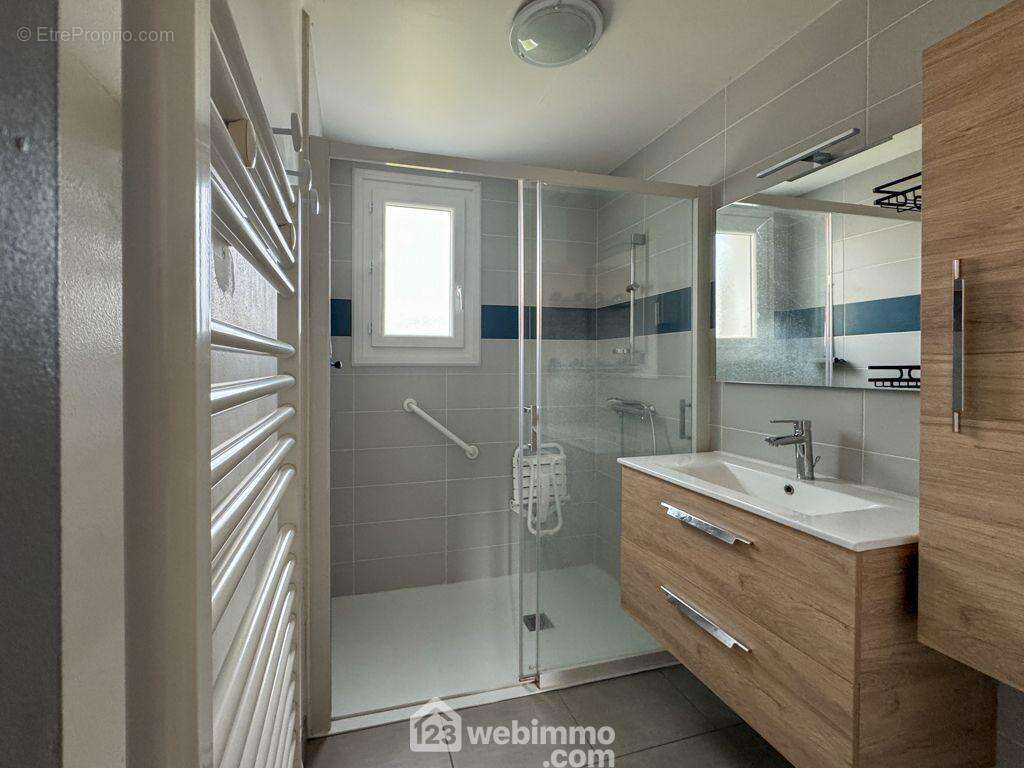 La salle d&#039;eau est neuve - Maison à MENOMBLET