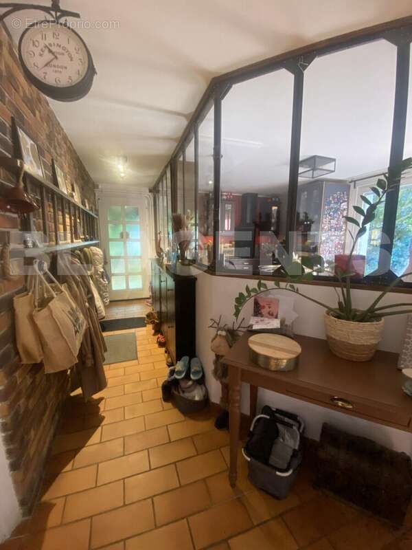 Entree - Maison à SAINT-SYMPHORIEN-LE-CHATEAU