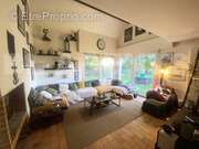 Salon - Maison à SAINT-SYMPHORIEN-LE-CHATEAU