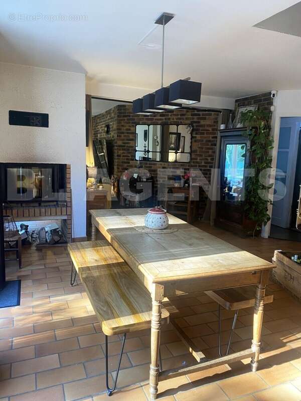 Sejour - Maison à SAINT-SYMPHORIEN-LE-CHATEAU