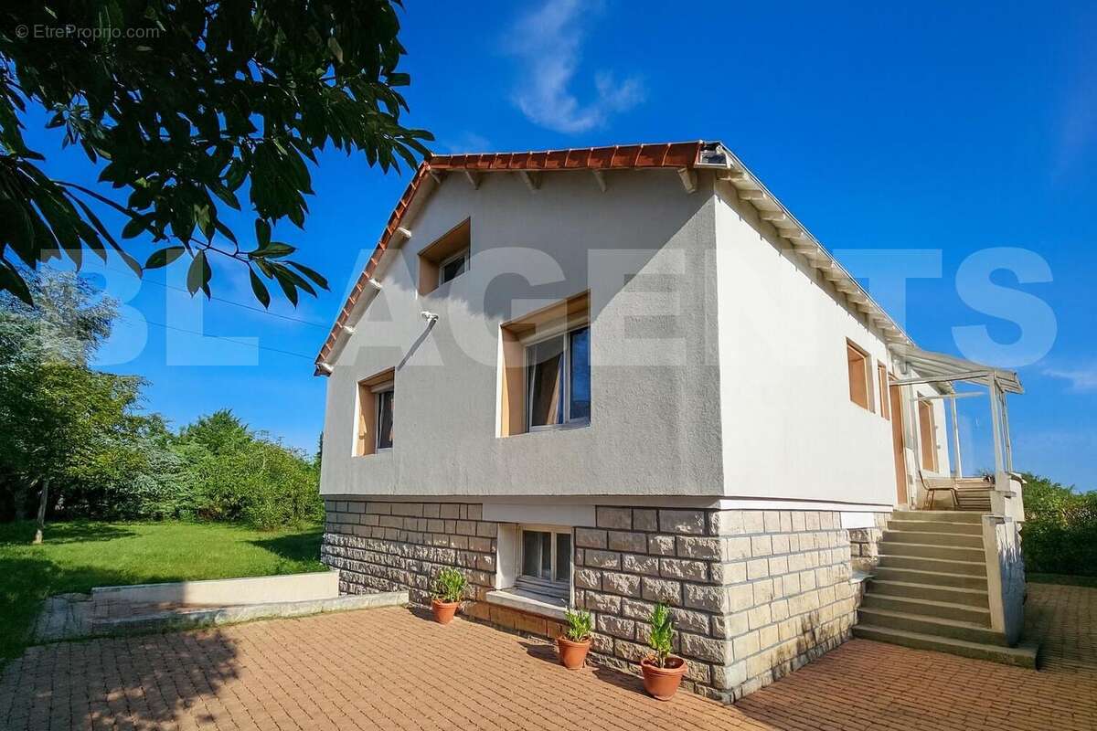 3 - Lionel MARC - BL Agents - Popov - Maison à CHATELLERAULT