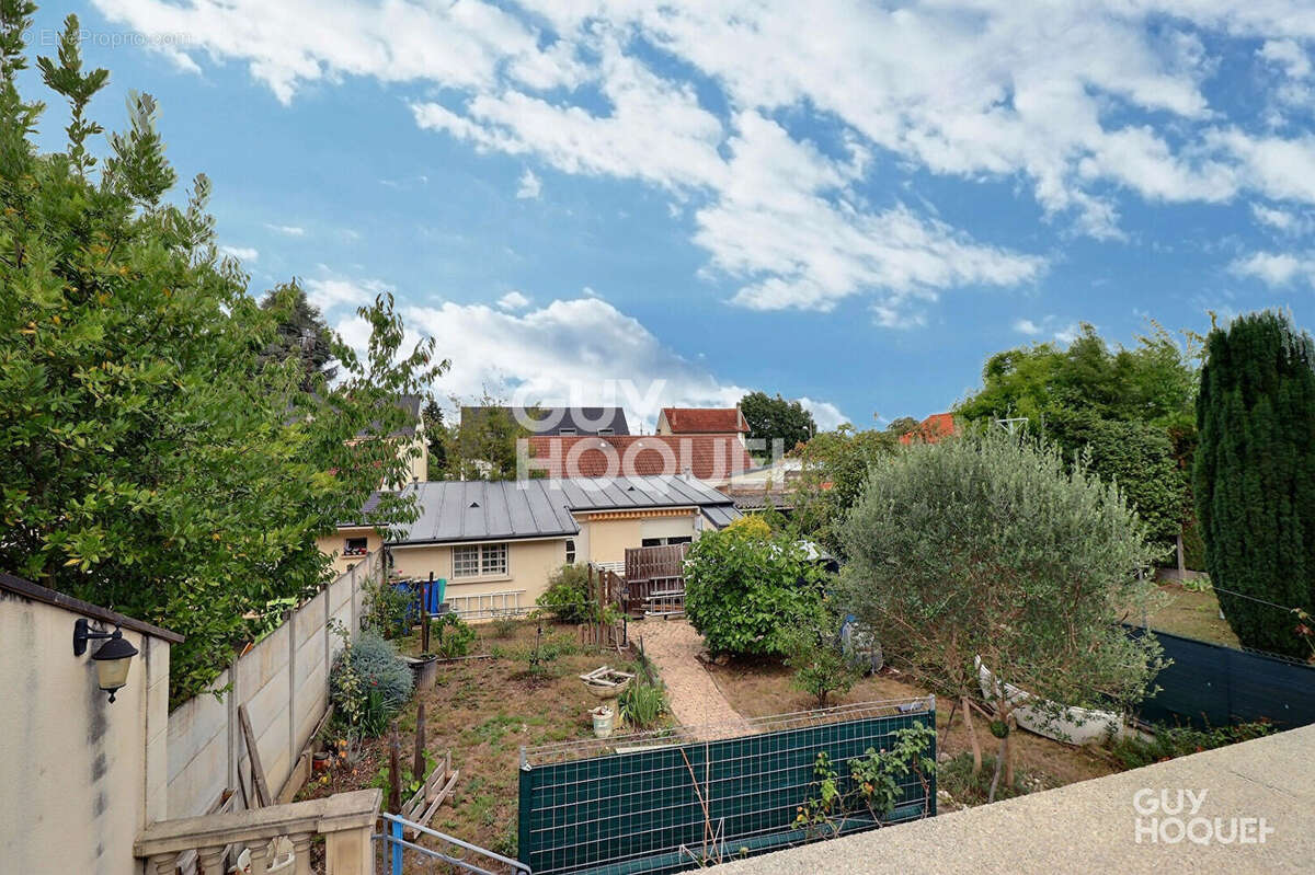 Maison à SAINTE-GENEVIEVE-DES-BOIS