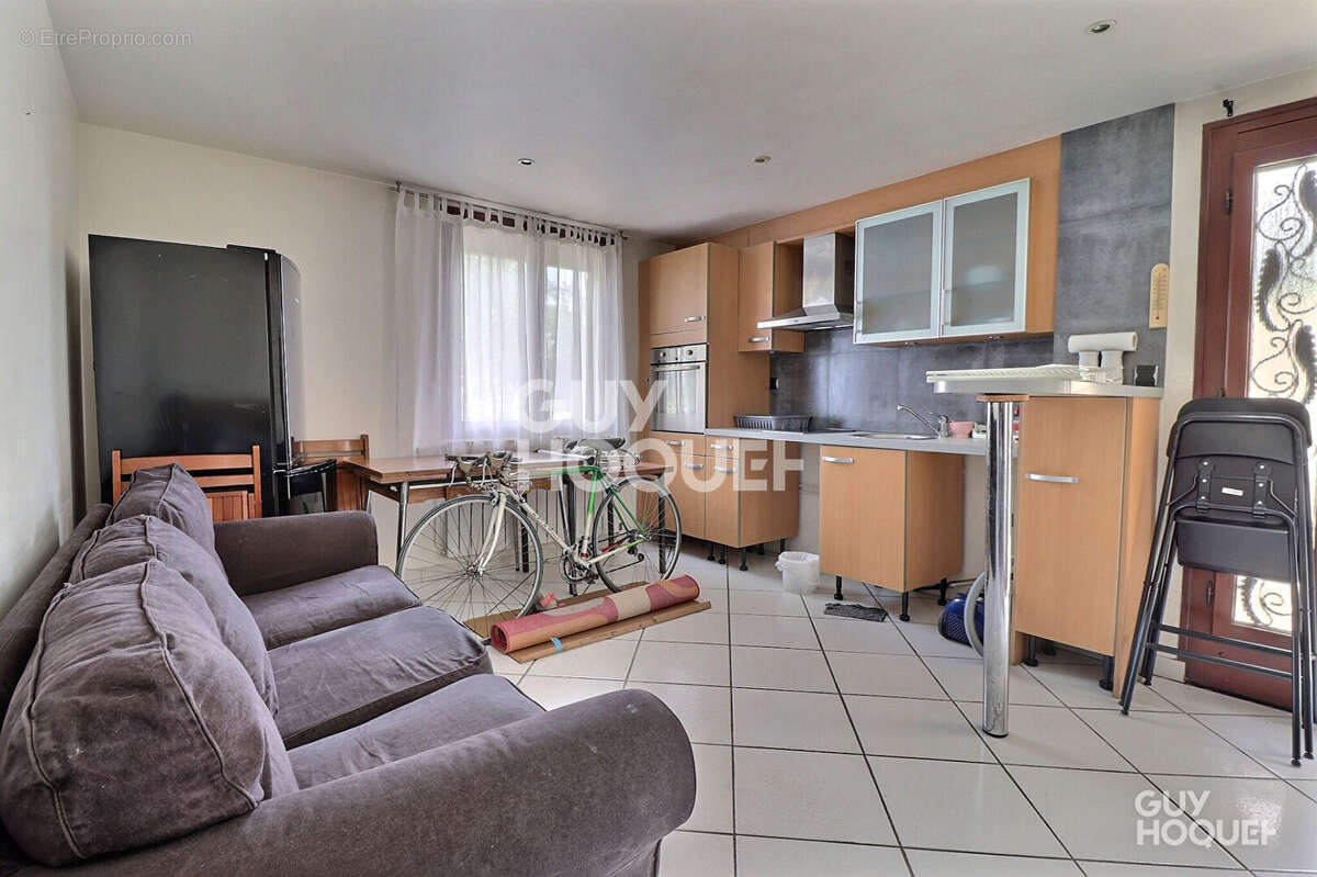 Maison à SAINTE-GENEVIEVE-DES-BOIS